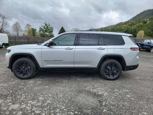 New 2026 Jeep Grand Cherokee L 4WD image 8