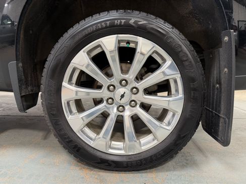 Used 2020 Chevrolet Silverado 1500 High Country w/ Technology Package AWD/4WD image 9