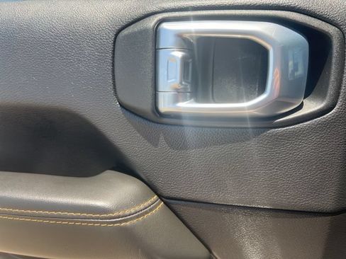 Used 2025 Jeep Wrangler Unlimited Sahara AWD/4WD image 27