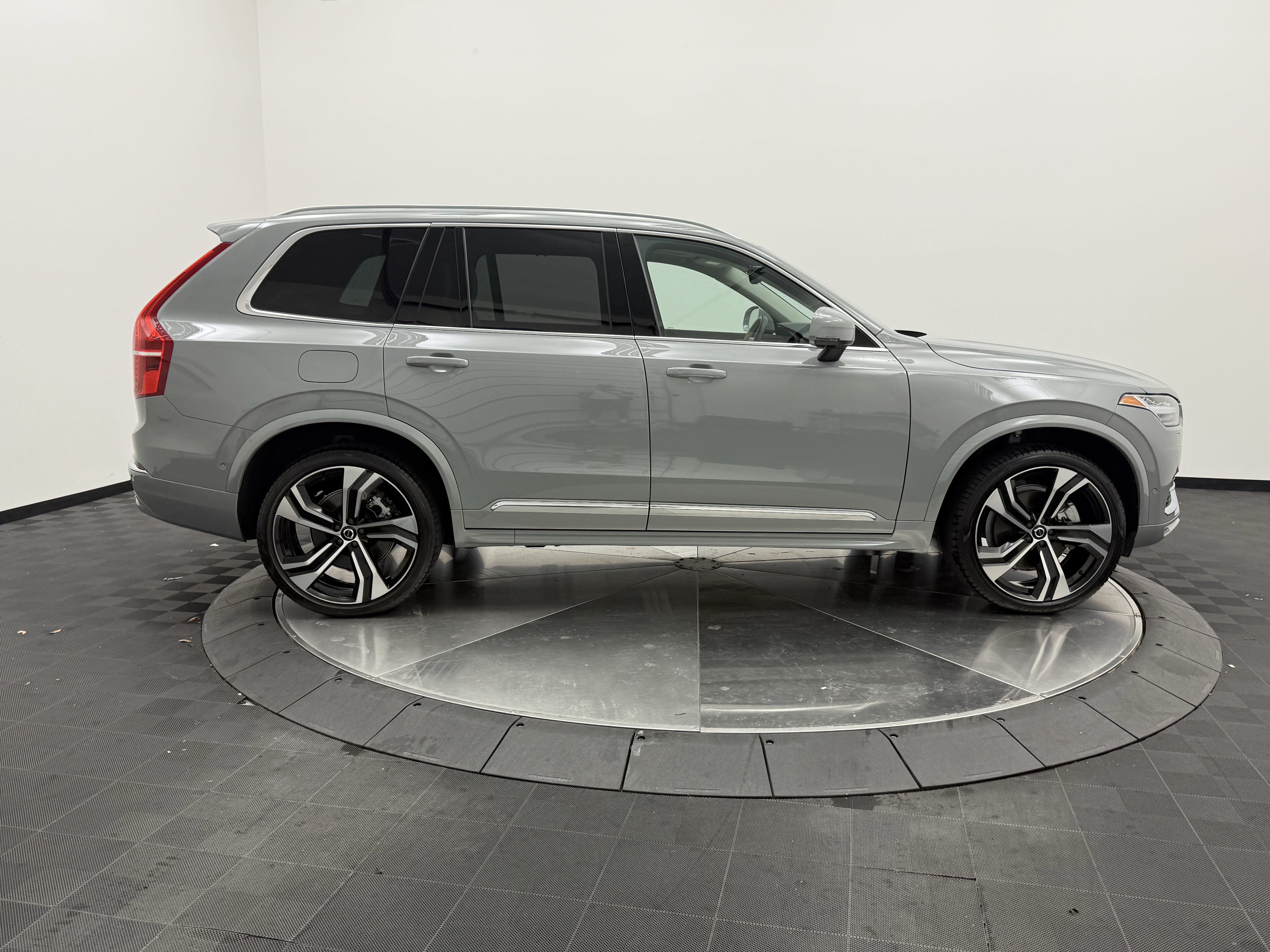 Certified 2024 Volvo XC90 B6 Ultimate w/ Protection Package Premier AWD/4WD image 9