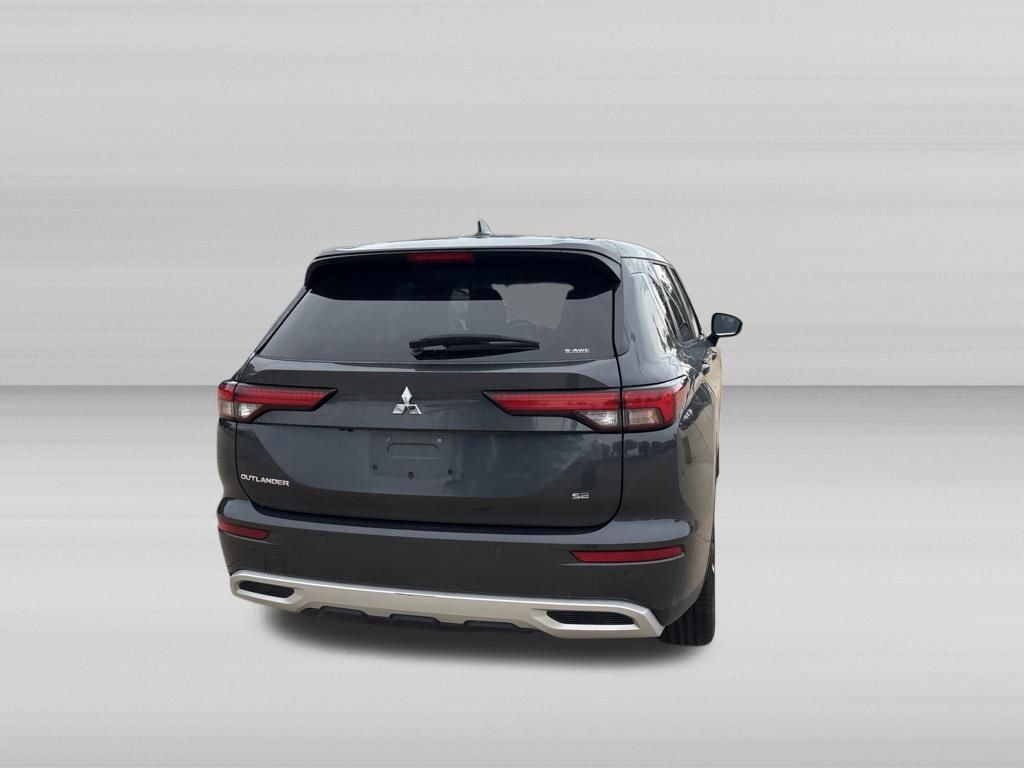 Used 2024 Mitsubishi Outlander SE AWD/4WD image 4