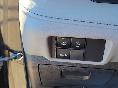 Used 2023 Toyota Highlander LE image 17