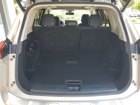 Certified 2025 Nissan Rogue SL w/ SL Premium Package FWD image 10