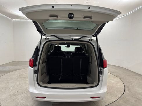 Used 2023 Chrysler Voyager LX FWD image 26