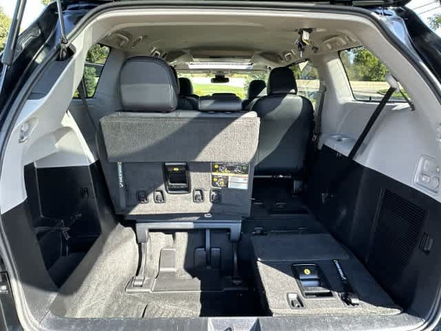 Used 2018 Toyota Sienna SE Premium FWD image 26