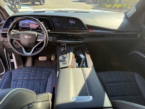 Certified 2023 Cadillac Escalade Sport Platinum w/ LPO, ONYX Package image 8