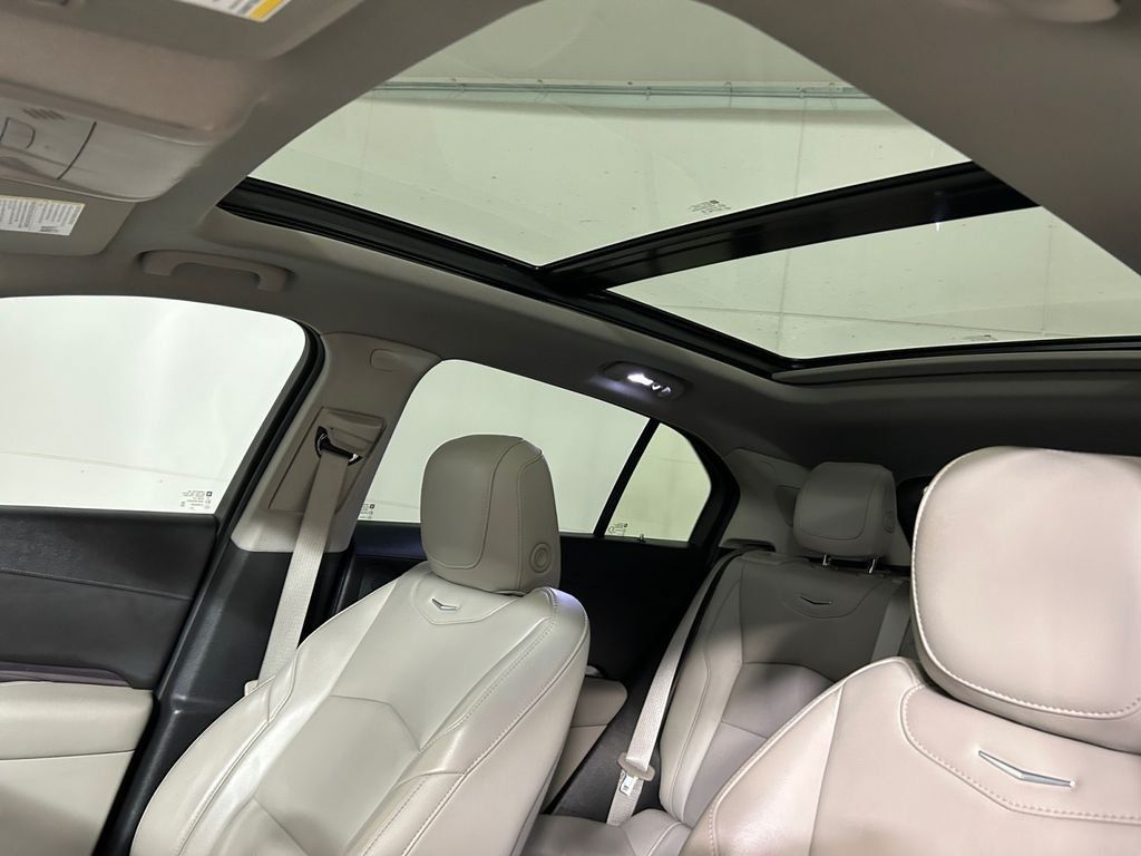 Used 2021 Cadillac XT4 Luxury w/ Cold Weather Package FWD image 23