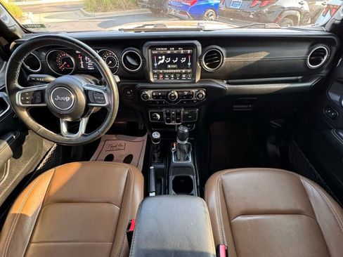 Used 2021 Jeep Wrangler Unlimited Sahara AWD/4WD image 16