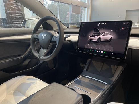 Used 2022 Tesla Model 3 Long Range AWD/4WD image 31