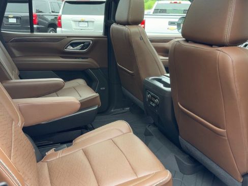 Used 2021 Chevrolet Tahoe High Country w/ Premium Package AWD/4WD image 16