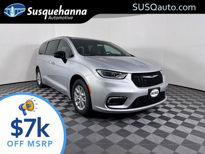 New 2026 Chrysler Pacifica Select