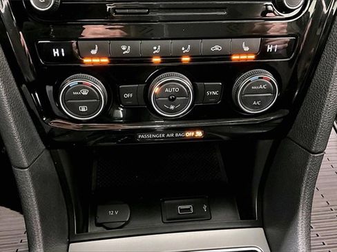 Used 2020 Volkswagen Passat 2.0T SEL image 16