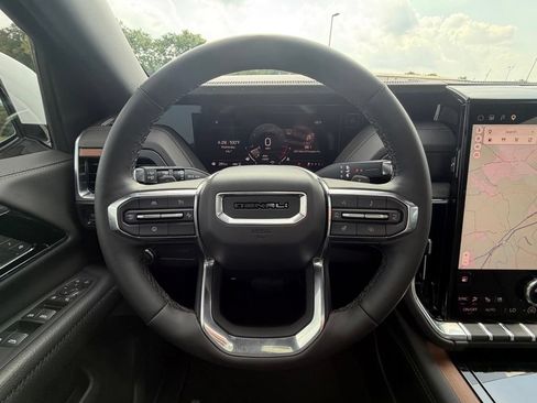 Used 2025 GMC Yukon XL Denali w/ Sun & Power Step Package AWD/4WD image 10