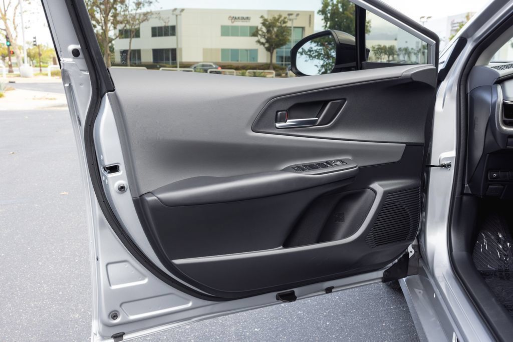 Used 2026 Toyota Prius XLE FWD image 7