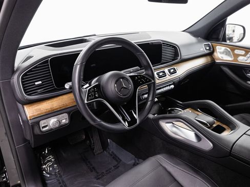 Used 2025 Mercedes-Benz GLE 450e 4MATIC image 9