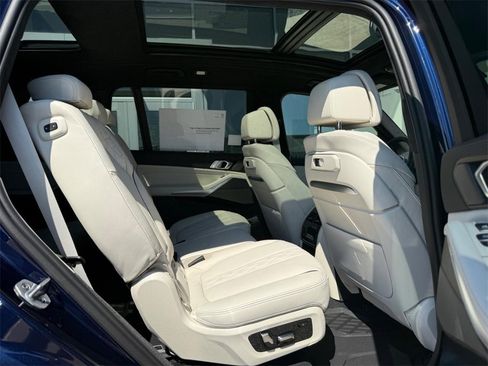 New 2026 BMW X7 M60i image 6