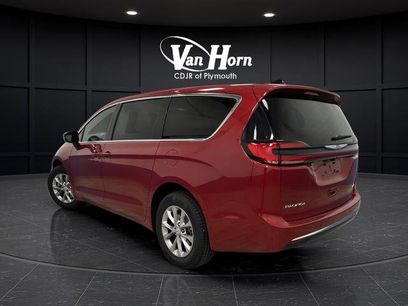 New 2026 Chrysler Pacifica Select