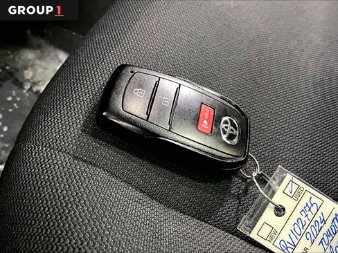 Certified 2024 Toyota Corolla Cross LE image 15