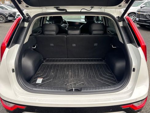 Certified 2023 Kia Niro SX image 11