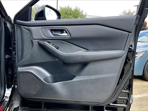 Used 2024 Nissan Rogue SV image 21