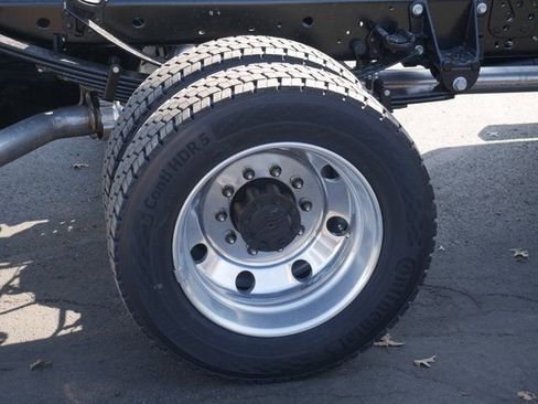 New 2025 Ford F550 4x4 Crew Cab Super Duty w/ XLT Value Package image 9