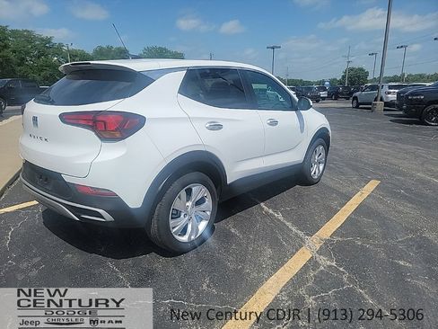 Used 2025 Buick Encore GX Preferred AWD/4WD image 5