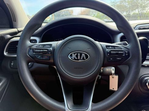 Used 2018 Kia Sorento FWD image 14