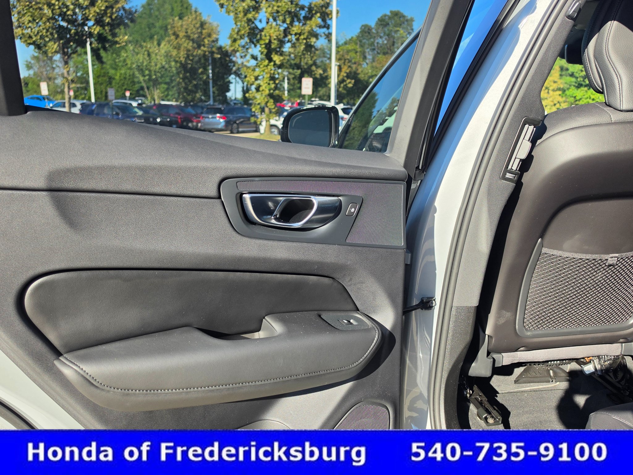 Used 2025 Volvo XC60 T8 Plus w/ Protection Package Premier AWD/4WD image 18