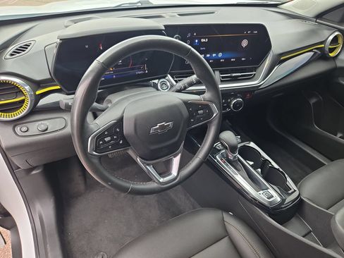 Used 2024 Chevrolet Trax ACTIV w/ Sunroof Package FWD image 15
