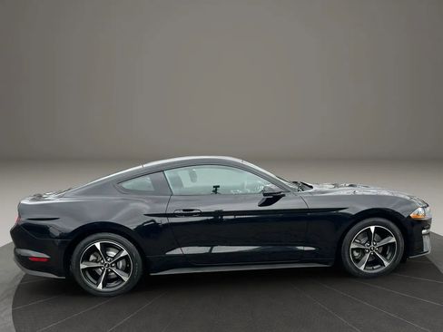 Used 2018 Ford Mustang Coupe image 4