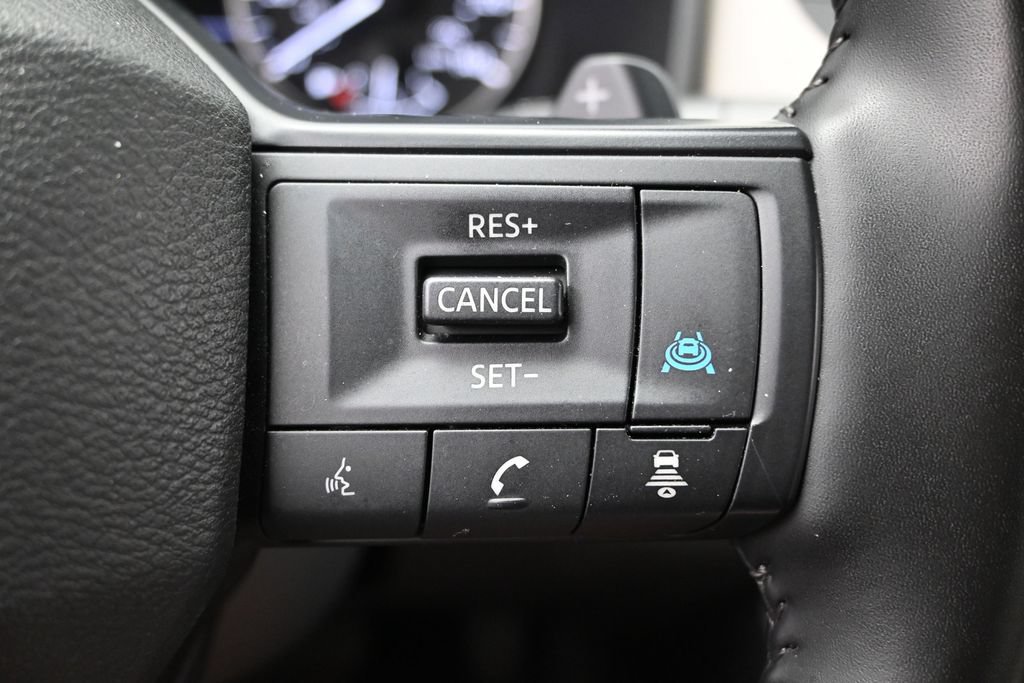 Used 2025 Nissan Rogue SV AWD/4WD image 32