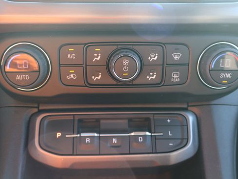Used 2022 GMC Acadia AT4 w/ Technology Package AWD/4WD image 22