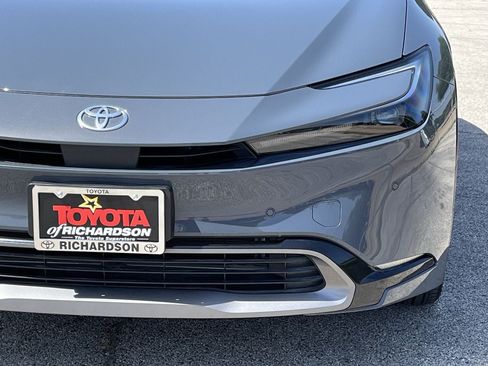 Used 2024 Toyota Prius XLE AWD/4WD image 8