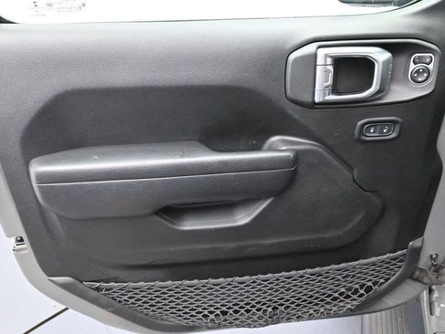 Used 2022 Jeep Gladiator Rubicon w/ LED Lighting Group AWD/4WD image 12
