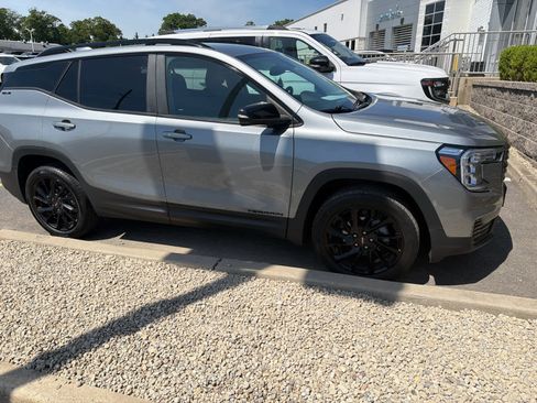 Certified 2023 GMC Terrain SLE w/ Driver Convenience Package AWD/4WD image 2