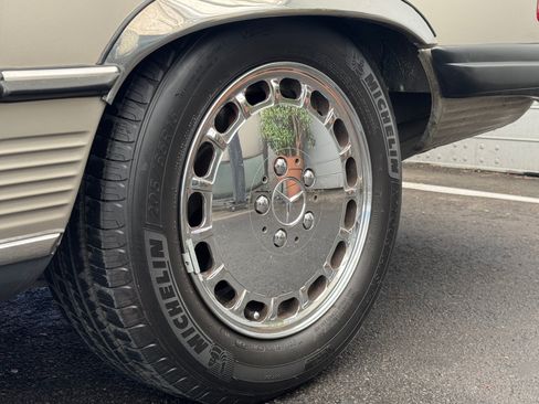 Used 1988 Mercedes-Benz 560 SL image 39