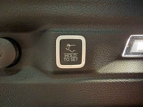 New 2025 Jeep Grand Cherokee L Limited w/ Luxury Tech Group II AWD/4WD image 28