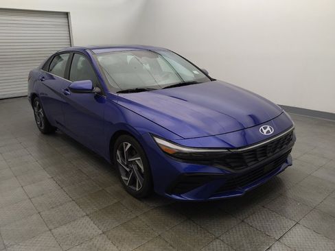 Used 2025 Hyundai Elantra SEL FWD image 13