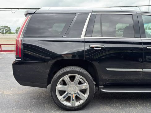 Used 2018 Cadillac Escalade Luxury RWD image 10