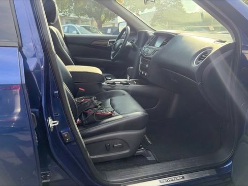 Used 2020 Nissan Pathfinder Platinum AWD/4WD image 17