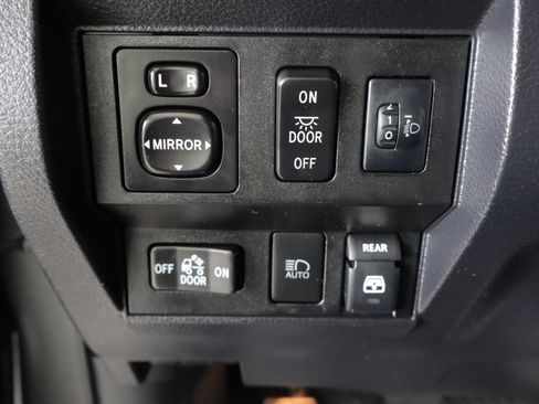 Used 2019 Toyota Tundra SR5 w/ TRD Off Road Package AWD/4WD image 20