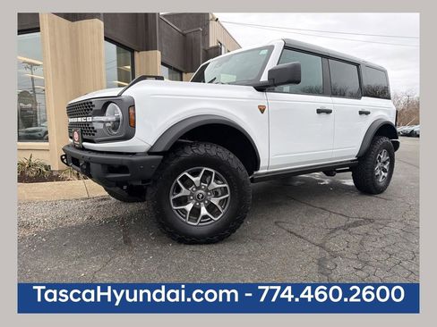 Used 2024 Ford Bronco Badlands image 1