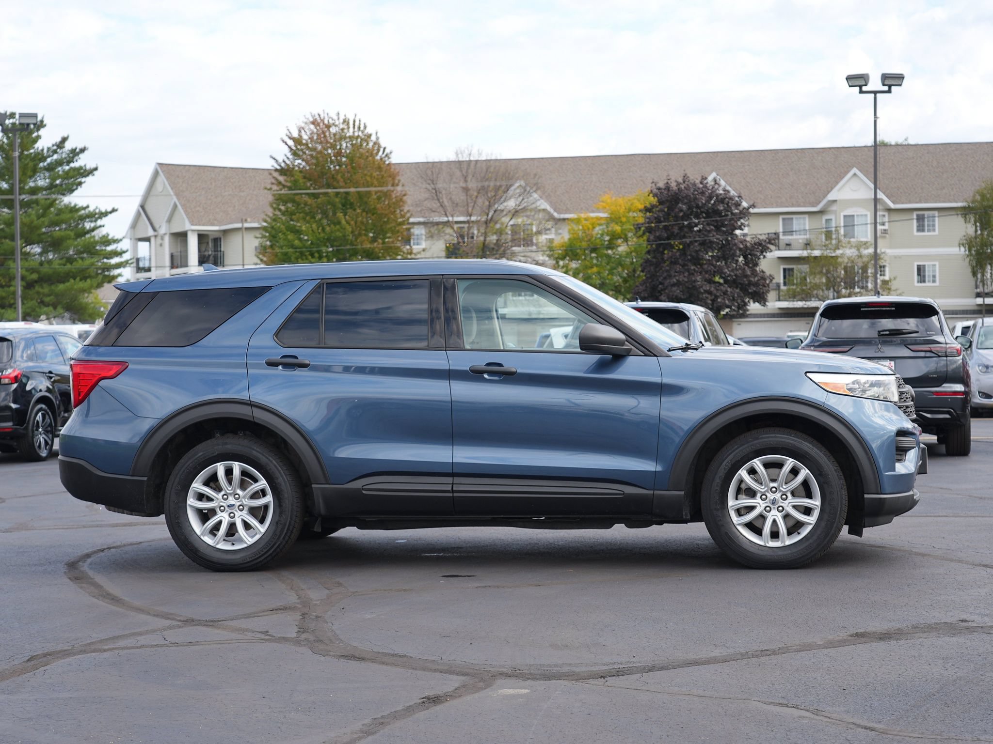Used 2020 Ford Explorer 4WD image 2