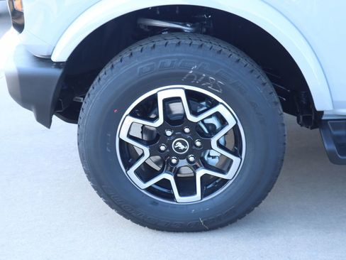 New 2026 Ford Bronco Outer Banks AWD/4WD image 18