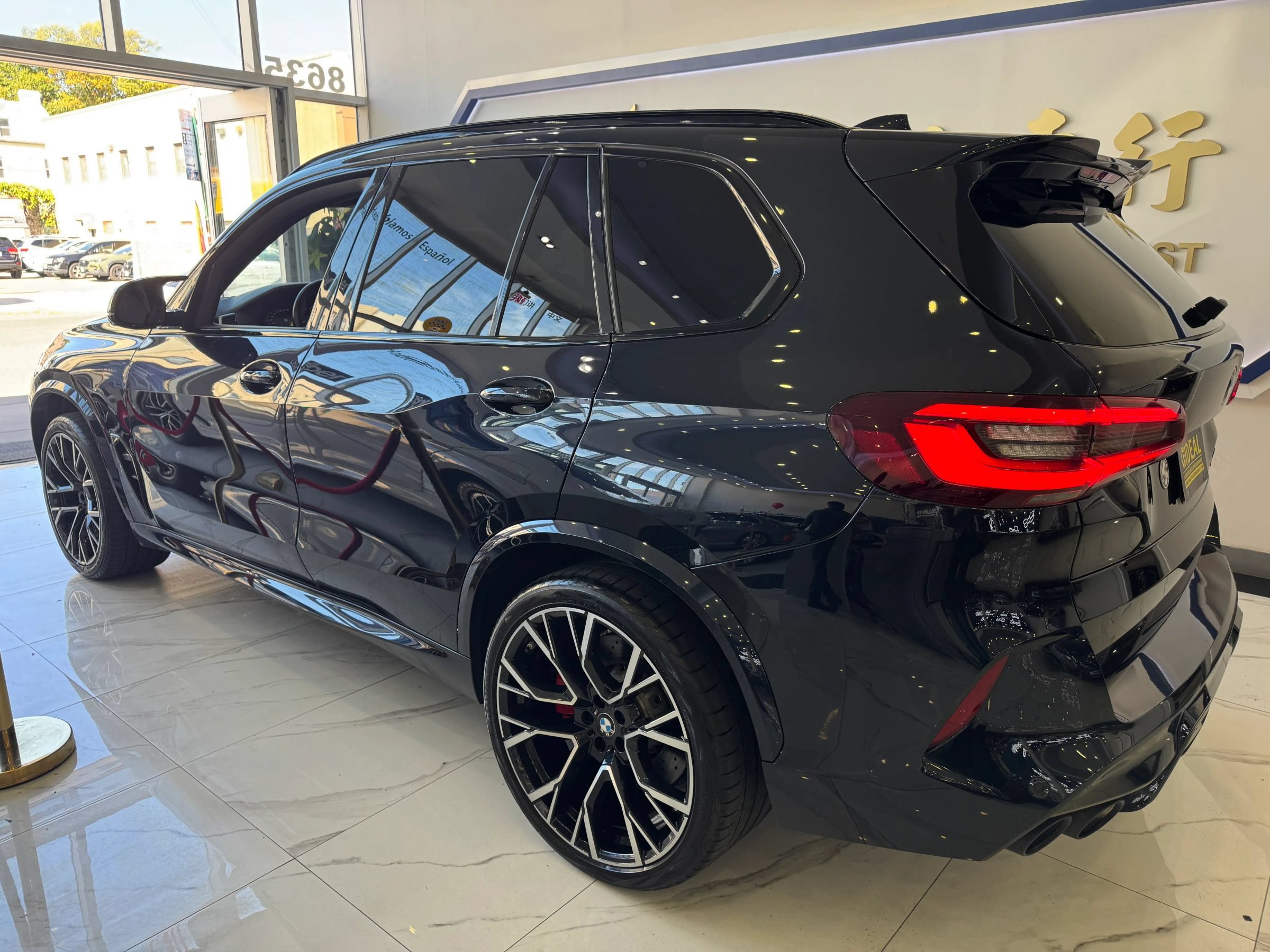 Used 2022 BMW X5 M w/ Competition Package 2 AWD/4WD image 5