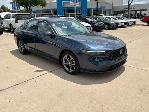 Used 2023 Honda Accord EX-L image 2