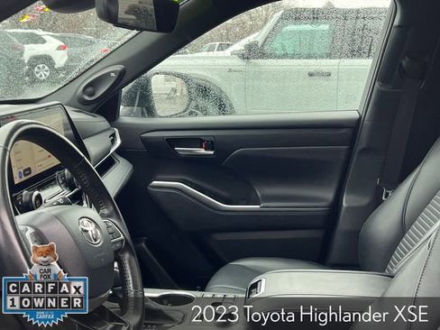 Used 2023 Toyota Highlander XSE image 23