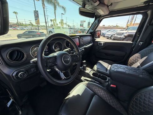 Used 2023 Jeep Gladiator Overland AWD/4WD image 10