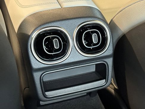 New 2025 Mercedes-Benz C 300 4MATIC Sedan image 15