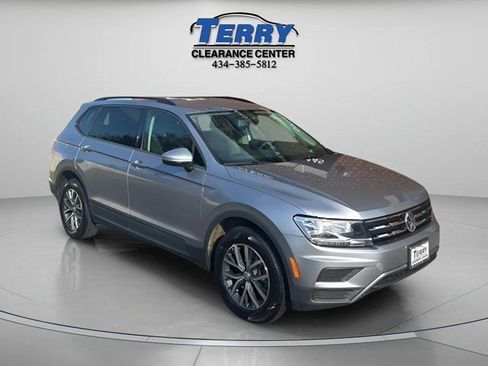 Used 2021 Volkswagen Tiguan S image 2